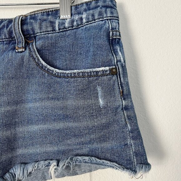 Free People Mid Rise Distressed Cutoff Denim Shorts Festival Boho Casual Size 29 - Picture 2 of 8